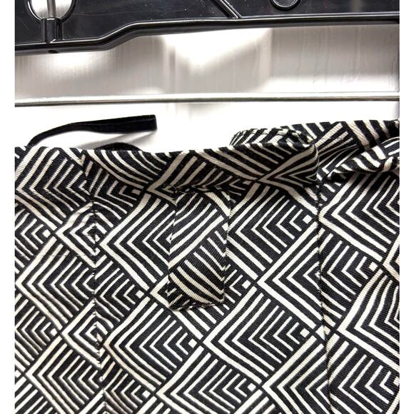 Banana Republic Black Cream Skirt, Geometric Ruffle Waist Pleats, Women's Size 2 - Picture 2 of 6